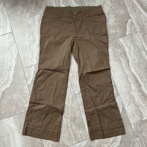 REI women’s convertible adventure pants. Size 14.